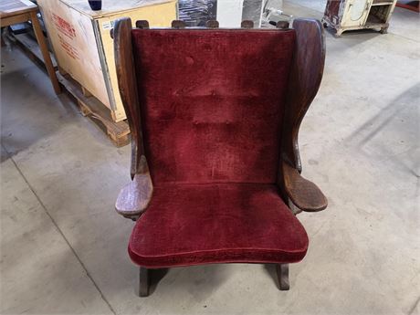 Antiker Holzstuhl mit rotem Polster 90x75x118 - ID: 091-LU