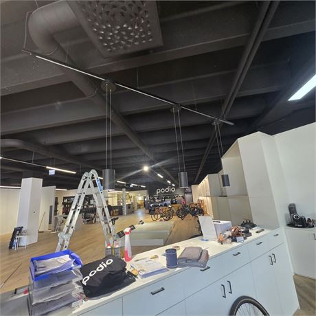 3x TRILUX LED Hängeleuchten inkl. Lichtschiene - ID: 99-TMP