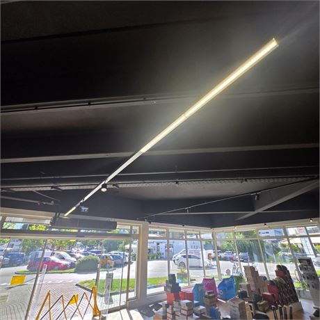 Lichtschiene inkl. 2 LED Spots & 2 LED Lichtleisten - ID: 102-TMP