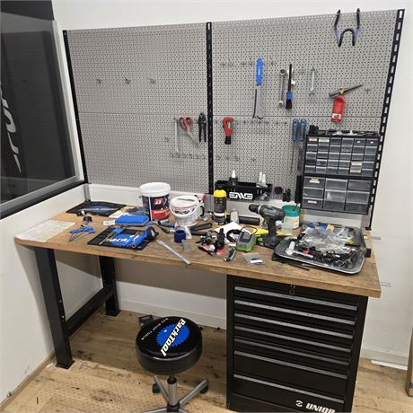 Werkbank mit Rückwand bestückt - ID: 115-TMP