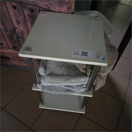 Beistelltisch / Stellage mit Handtüchern - ID: 175-WF