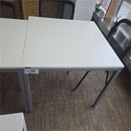 Schreibtisch 80x80 cm - ID: 197-VFT