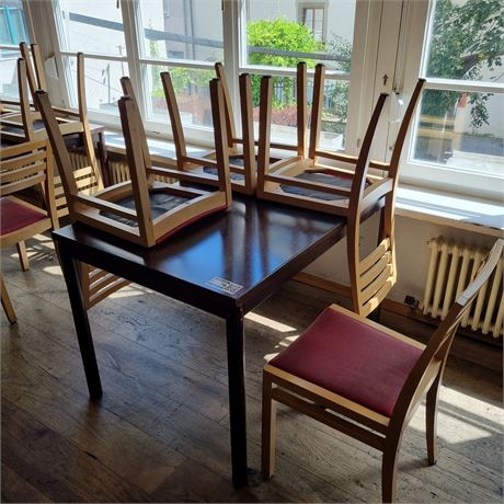 Tisch + 4 Stühle - ID: 76-GHT