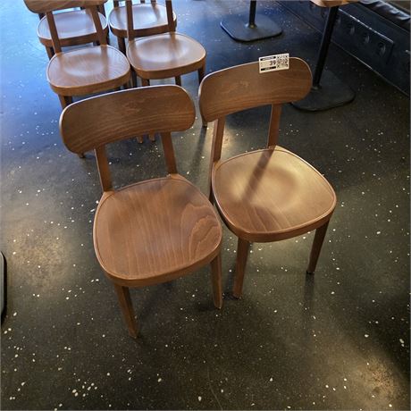 Thonet Modell 22 Nussbaumholzstühle - ID: 39-LLG