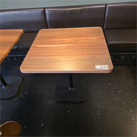 Tisch Nussbaumholz mit Stahlfuss - ID: 37-LLG