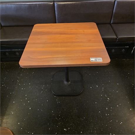 Tisch Nussbaumholz mit Stahlfuss - ID: 48-LLG