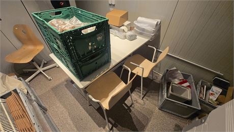Schreibtisch | Bürostuhl | 2 Besprechungsstühle - ID: 1-VFG