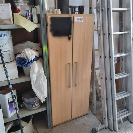 Holzschrank mit Inhalt - ID: 127-REB