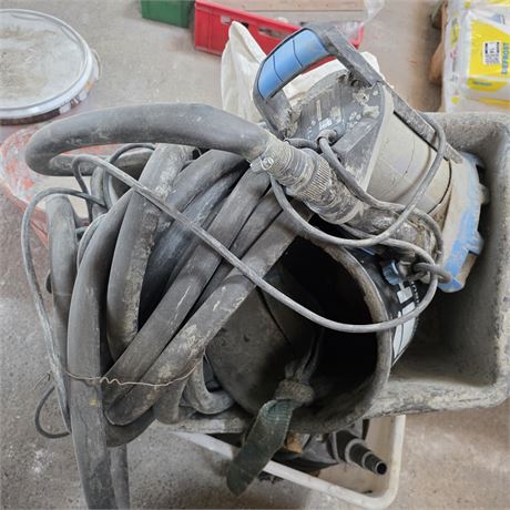 Elektrische Tauchpumpe mit Schlauch - ID: 547-REB