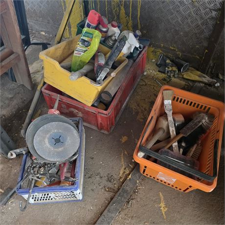 Posten Werkzeug und Werkstattmaterial in Kunststoffkisten - ID: 509-REB