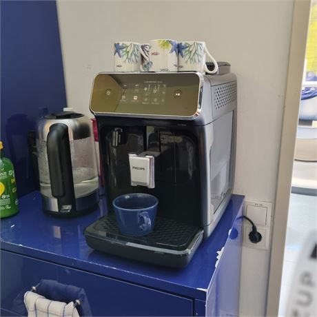 Philips Kaffeevollautomat in Schwarz - ID: 105-ZUP
